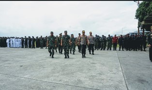 Panglima TNI Hadiri Upacara Militer Pelepasan Jenazah Kecelakaan Helikopter Mi-17