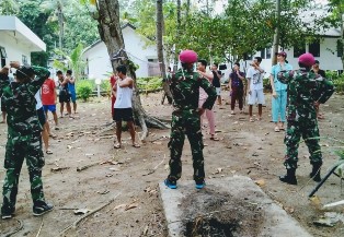 Prajurit TNI� Kogasgabpad Pimpin Olahraga WNI ABK Observasi Pulau Sebaru