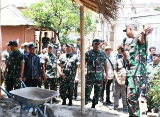 Kasum TNI Tinjau Rehab Rekonstruksi Hunian di NTB