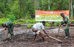 TMMD Kodim Ajari Warga Kampung Epem Bercocok Tanam