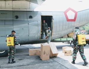 Lagi, Bantuan Pusat APD Dikirm Lewat Pesawat TNI AU Tiba di Riau