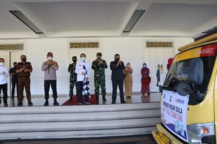 Jaga Harga Pangan Jelang Lebaran, Danlanud Rsn Dampingi Gubri Luncurkan Operasi Pasar