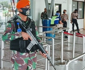 Satgas Pamrahwan Yonko Paskhas Gelar Pengamanan Kunjungan Pangdam XVII dan Kapolda