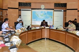 Kepala Bakamla RI Hadiri Rapat Bahas Perkembangan Situasi Kamla Natura Utara