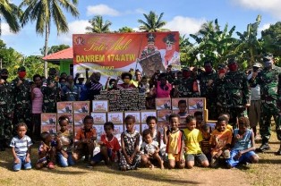 Danrem 174/ATW Merauke Berikan Tali Asih Warga Terdampak Covid-19