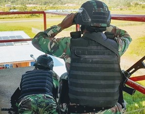 Satgas Pamrahwan Yonko 462 Paskhas Lakukan Pengamanan Penerbangan CN 235