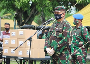 Bagikan Paket Sembako, Wujud Peduli Danlanud Rsn terhadap Wartawan