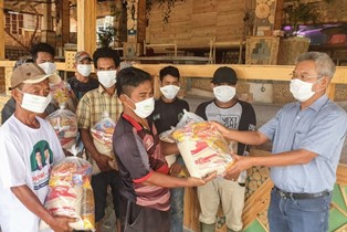 Rayakan Idul Fitri  Membantu Warga Kurang Mampu Wujud Gerakan NU Peduli Covid-19