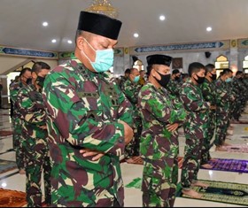 Shalat Jumat Perdana di Masjid Soedirman Mabes TNI Saat PSBB Transisi