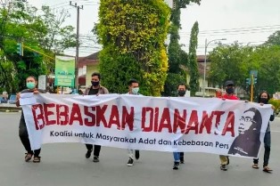 Aksi Bisu Jurnalis Sambut Sidang Ketiga Nanta