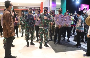 Panglima TNI-Kapolri Tinjau Protokol Kesehatan di Pusat Perbelanjaan�Kota Malang