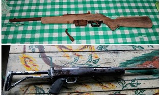 Warga Perbatasan Papua�Serahkan�Dua Pucuk Senpi di Akhir Tugas Yonif 411 Kostrad