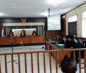 Amplop Coklat dan Uang Dollar Terungkap di Dakwaan Eks Bupati Bengkalis, Amril Mukminin