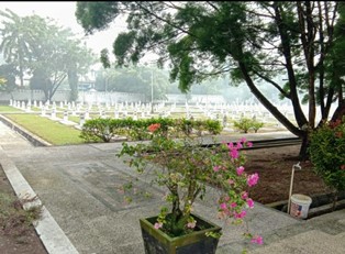 Jelang Hari Bhakti TNI AU, Lanud Rsn Bersihkan TMP Kusuma Dharma