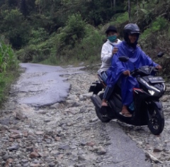 Jalan Rusak Parah dan Tikungan 