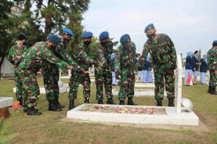 Hari Bakti TNI AU Danlanud Rsn Pimpin Ziarah Rombongan