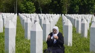 Dua Puluh Lima Tahun Pembantaian Srebrenica Diperingati Umat Muslim Bosnia