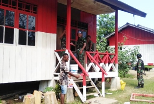 Peringati HUT RI ke-75, Runah Putih Warga Mosso Hasil Karya Satgas Pamtas RI-PNG