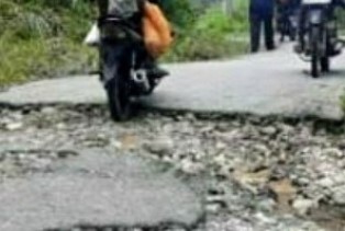 Tunggu Bedah Rumah, Warga Tarabintang Minta Pemerintah Perbaiki Jalan Rusak