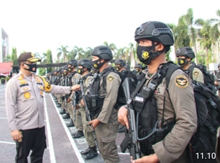 Serahkan Bendera Merah Putih, Kapolda Riau, Lepas Penugasan, Brimob BKO Polda Papua