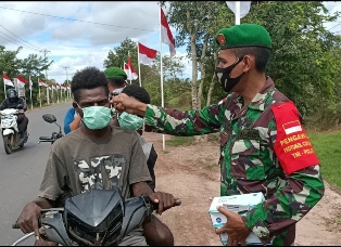 Sigap Covid-19, Korem Merauke Sosialisasi Protokol Kesehatan dan Bagikan Masker �