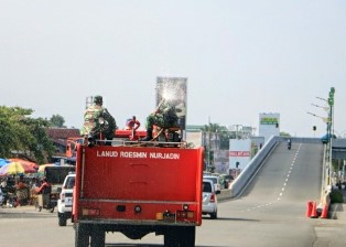 Jelang HUT ke-75 TNI, Lanud Rsn Desinfeksi Lingkungan Masyarakat Memutus Rantai Covid-19