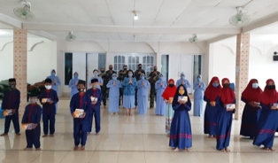 Jumat Berkah, Ny.Irenne Moningka Turut Berbagi