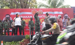 Cegah Penyebaran Covid-19, TNI-Polri Gelar, Bakti Sosial di Sulawesi Tengah