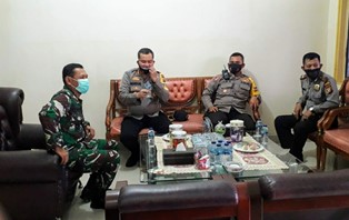 Kunjungi Kodim 0301dan POM TNI, Kapolresta Pekanbaru Ucapkan HUT TNI ke-75
