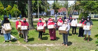 Peringati HUT Ke-75 TNI, Babinpotdirga Distribusi Bantuan Sosial