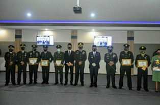 Danrem 121/Abw Brigjen TNI Ronny Beri Penghargaan Prajurit Kodim Sambas
