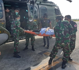 TNI Evakuasi Anggota TGPF dan Sertu Faisal Akbar Korban Penembakan KKSB ke Jakarta
