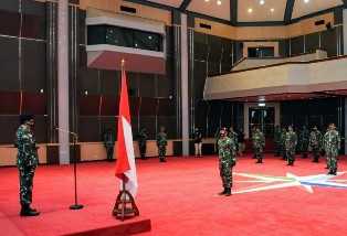Panglima TNI Naikkan Pangkat�Puluhan Pati
