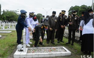 Peringati Hari Pahlawan, Kadisops Lanud Rsn Hadiri� Ziarah Nasional
