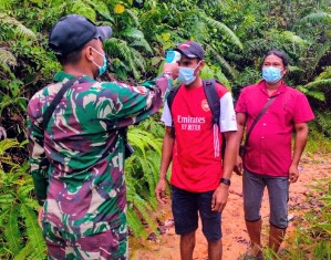 Lewat Jalur Tak Resmi, Sepuluh Pekerja Migran Diamankan Satgas Pamtas Yonif 642�