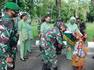 Pangdam XVII/Cenderawasih Kunjungi Denzipur 12/OHH