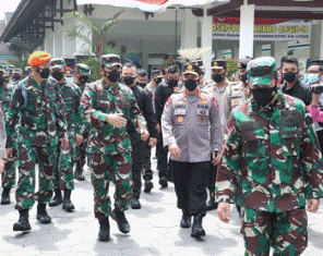 Panglima TNI dan Kapolri Tinjau Pelaksanaan PPKM Skala Mikro di Yogyakarta Inbox