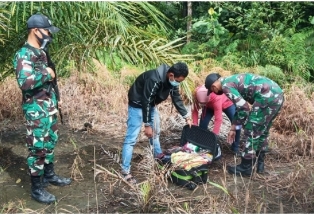 Satgas Pamtas RI-Malaysia Yonif 642/Kapuas Amankan 12 orang PMI Ilegal
