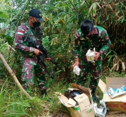 Satgas�Pamtas�Yonif 642�Amankan Dus Berisi Obat-Obatan Ilegal