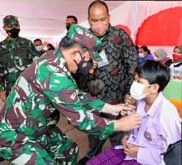 Panglima TNI ke Siswa SMPN 9 Pekanbaru: Enak Tatap Muka atau Virtual