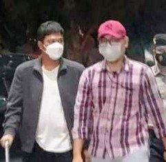 Tak Dihadirkan Saat Diumumkan Tersangka, Bupati Kuansing Tiba Gedung KPK