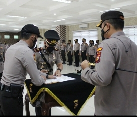 Kapolresta Pimpin Upacara Sertijab Kapolsek Payung Sekaki