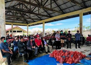 PDI Perjuangan Humbahas Berbagi Tali Asih Sambut Perayaan Natal