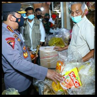 Kapolri Turun ke Pasar Pastikan Stok Minyak Goreng Aman