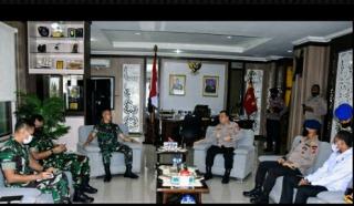 Pangdam dan Kapolda Bahas Isu Termasuk Penembakan OTK di Haruku 