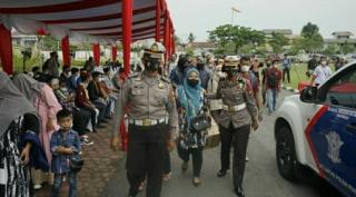 Polda Riau Bersama Cipayung Plus Lepas 200 Pemudik Lebaran Gratis
