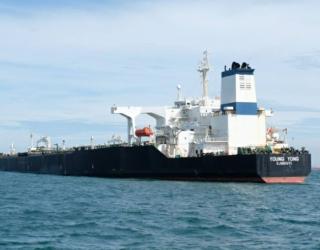Kapal Tanker MT Young Yong Kandas di Perairan Pulau Nipah
