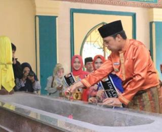 Uun Awali Petang Belimau Tradisi Ziarah Makam Pendiri Kota Pekanbaru
