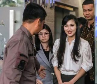 Usai Diperiksa Kejagung, Pesan Sandra Dewi ke Wartawan
